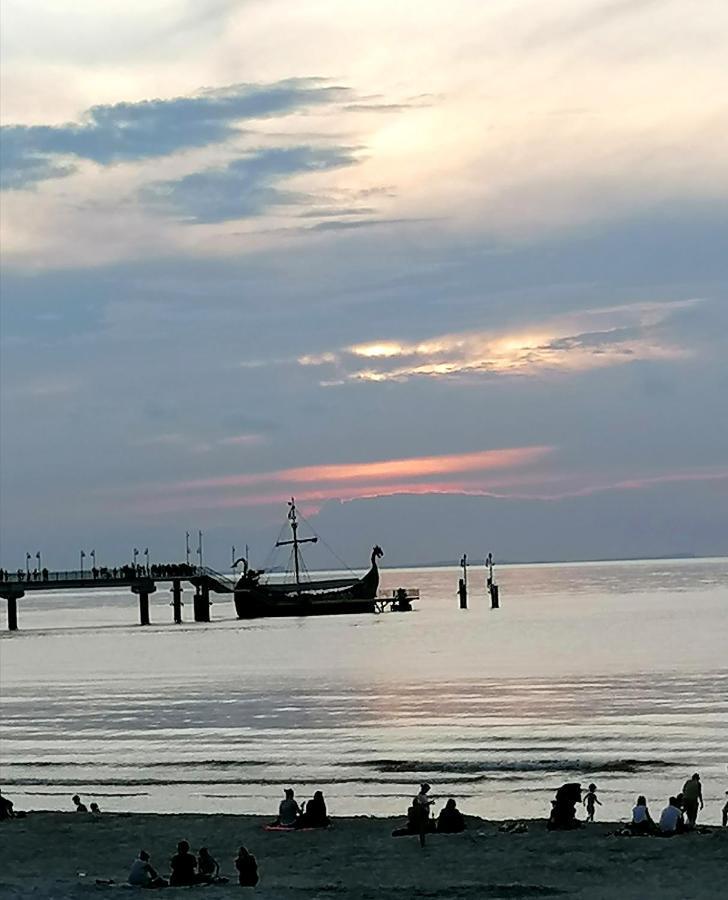 Strandidylle Apartment Mit Meerblick Und Kamin เมียนซิดดรอแย ภายนอก รูปภาพ