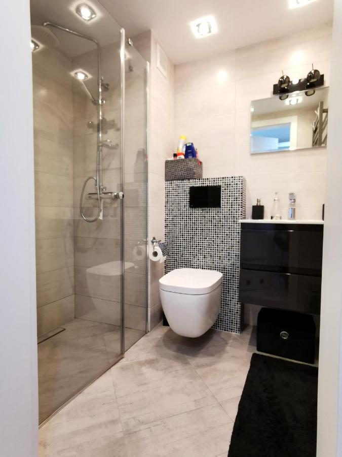 Strandidylle Apartment Mit Meerblick Und Kamin เมียนซิดดรอแย ภายนอก รูปภาพ
